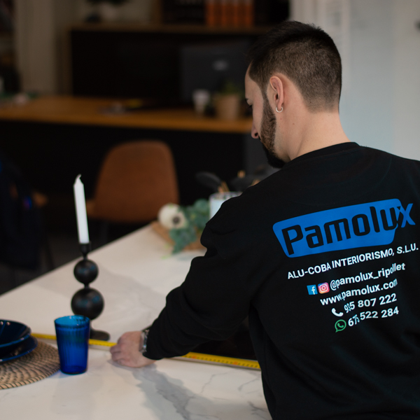 Equipo de profesionales de Pamolux trabajando en un proyecto de reforma